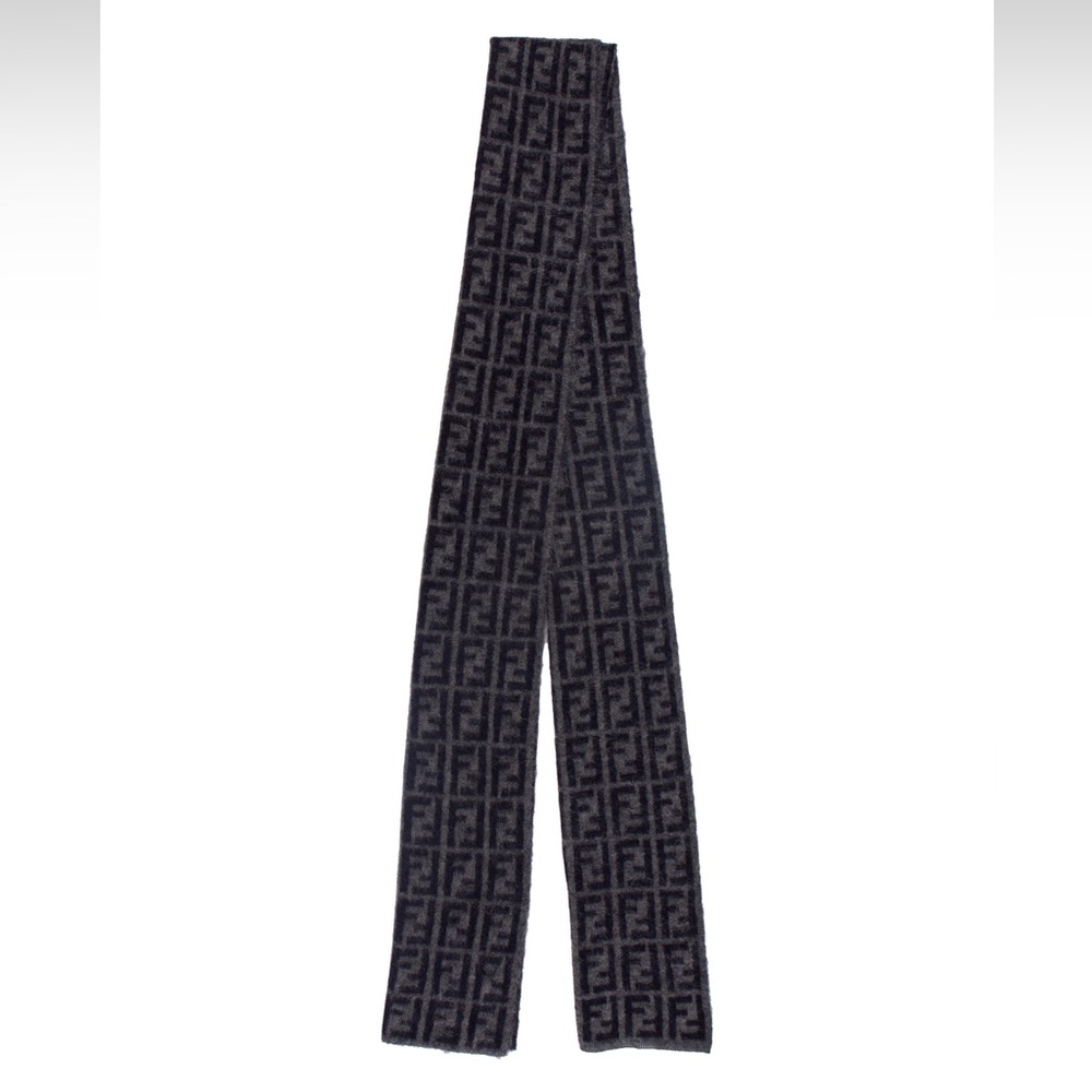 Fendi scarf 🧣 - Picture 2 of 4